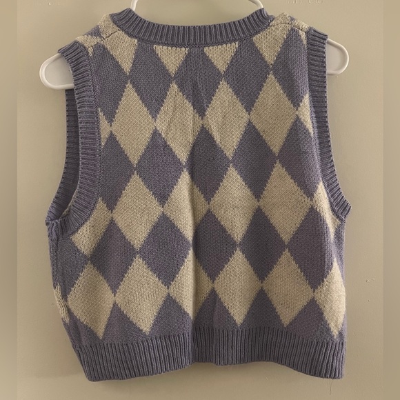 Lavender patterned Vest - Picture 2 of 2